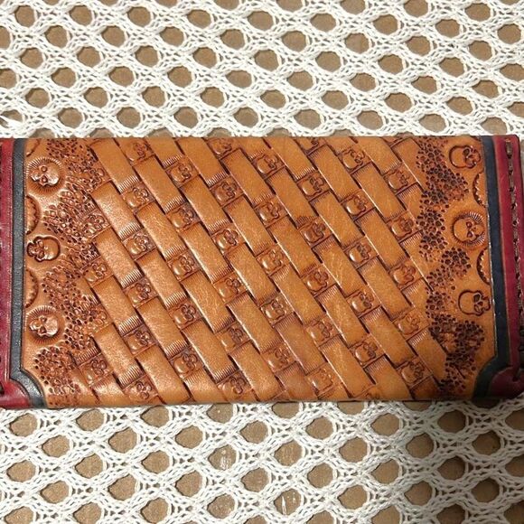 Hand-tooled Leather Skull Wallet - NEW - Unisex - Picture 2 of 8